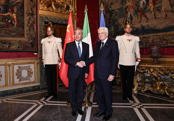 Italia: Mattarella incontra ministro cinese Esteri Wang Yi a Roma (1)