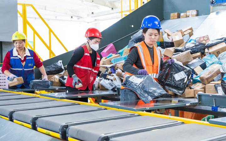 Cina: volume delle consegne espresse supera 150 miliardi di pacchi