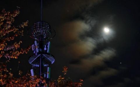 Cina: vista di Giove e della Luna nel cielo dello Heilongjiang (1)