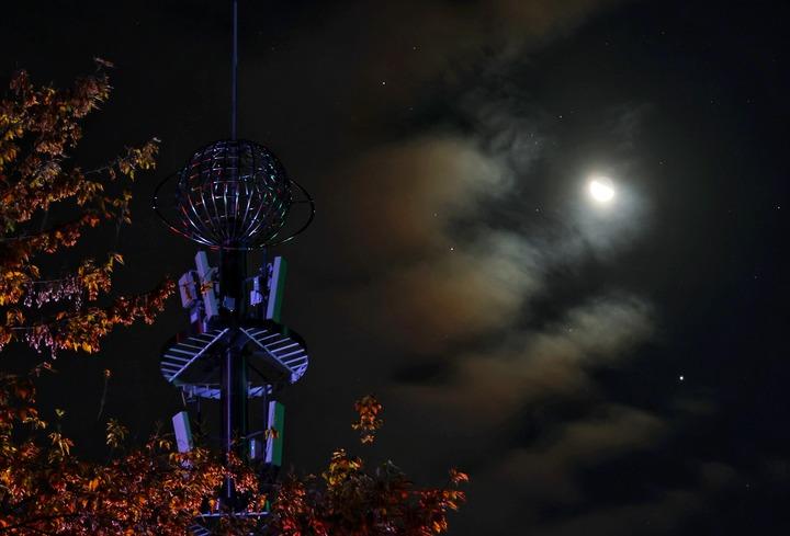 Cina: vista di Giove e della Luna nel cielo dello Heilongjiang (1)