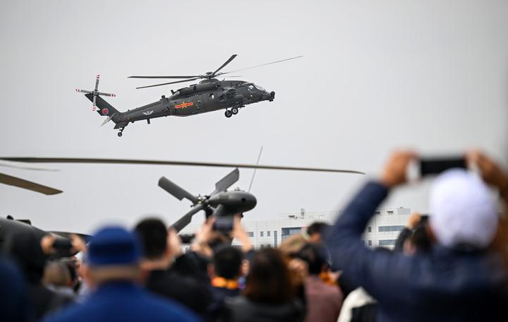 Cina: esibizione durante la settima China Helicopter Exposition a Tianjin