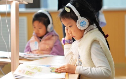 Cina: rapporto, utenti IA generativa raddoppiano a 515 milioni