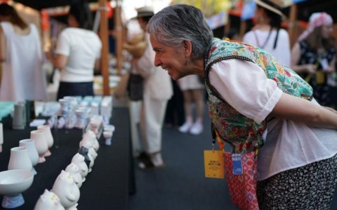 Cina: expo internazionale della ceramica a Jingdezhen