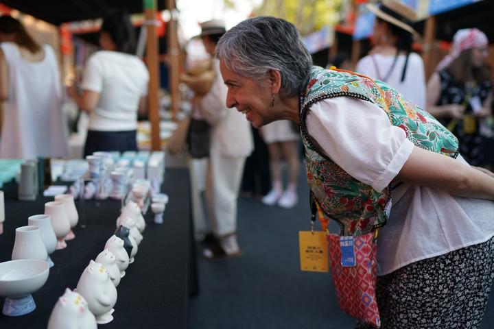 Cina: expo internazionale della ceramica a Jingdezhen
