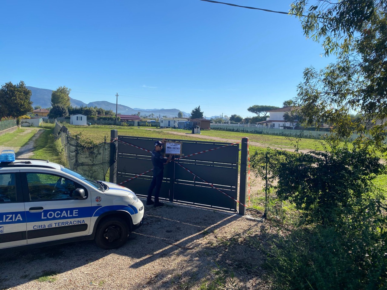 Abusivismo, sequestrati tre manufatti a Borgo Hermada