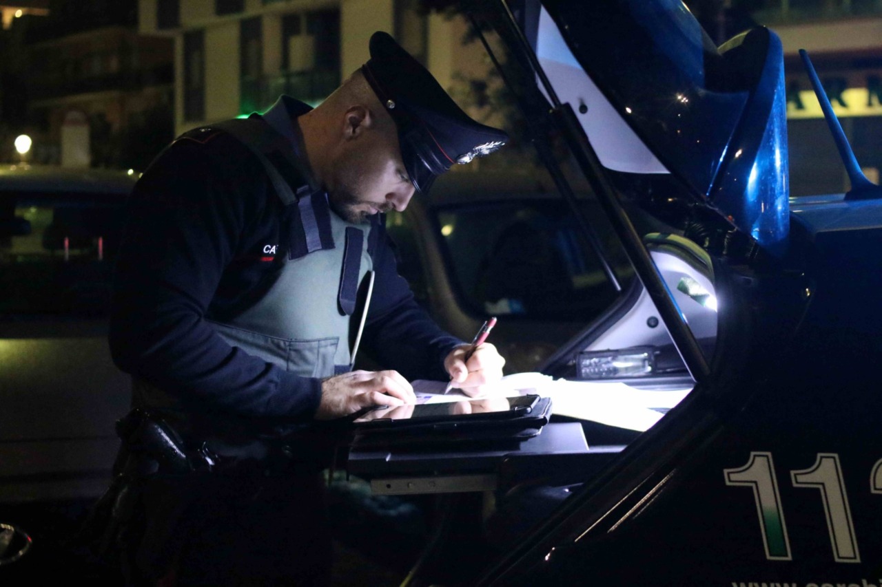 Tenta di gettare la droga in mare, arrestato dai Carabinieri un uomo di 52 anni