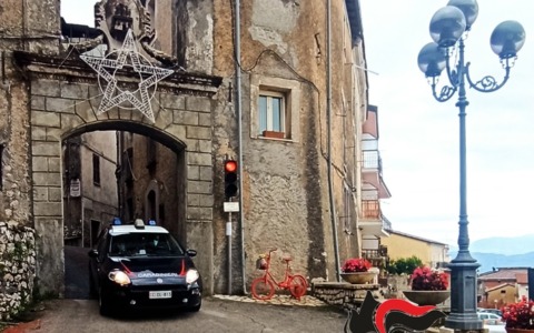 Gravato da un provvedimento restrittivo finisce ai domiciliari