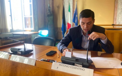 Arena Fogliano, l’assessore Cosentino: “Utilizzo dell’area regolare, strutture amovibili, smontaggio nei tempi previsti”
