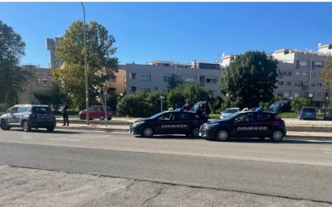 Sperona i carabinieri e fugge, arrestato l’autore: un uomo di 41 anni