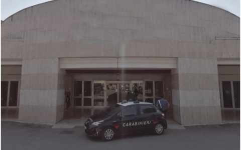 Ruba all’interno di un supermercato, denunciato