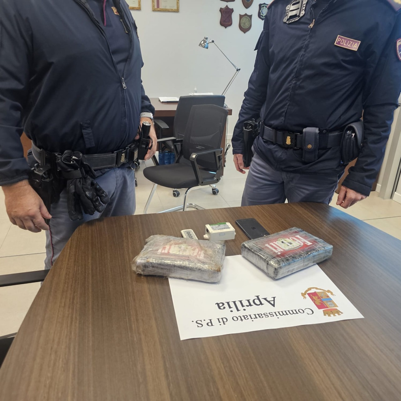 Oltre due chili di cocaina nella bombola di GPL modificata, due arresti