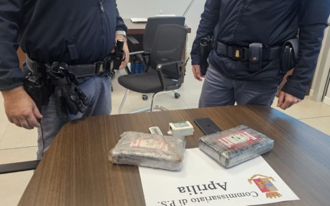Oltre due chili di cocaina nella bombola di GPL modificata, due arresti