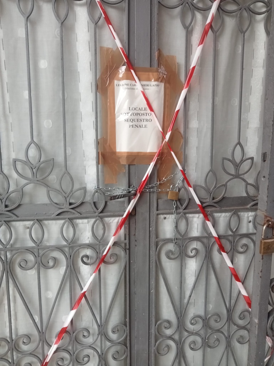 Sequestrata la camera mortuaria del cimitero dopo il ritrovamento di resti umani