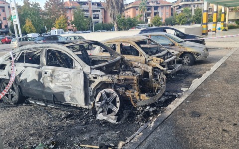 Auto distrutte dalle fiamme in Q4, forse un guasto tecnico