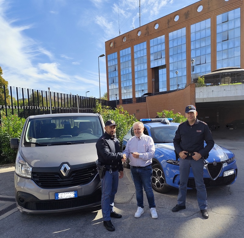 La Polizia restituisce un furgone rubato alla Parrocchia di Argenta