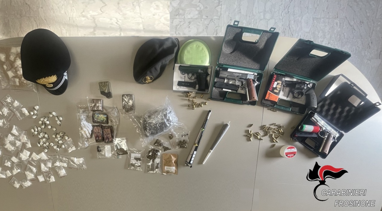 Supermarket della droga in casa, arrestato
