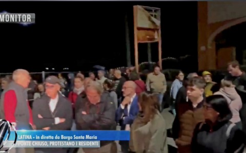 Ponte chiuso a Borgo Santa Maria, ieri sera le proteste in diretta a Monitor. LE INTERVISTE