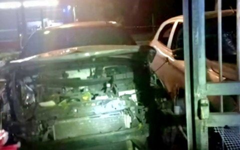 Bomba esplode e distrugge le auto di Sigfrido Ranucci e di sua figlia