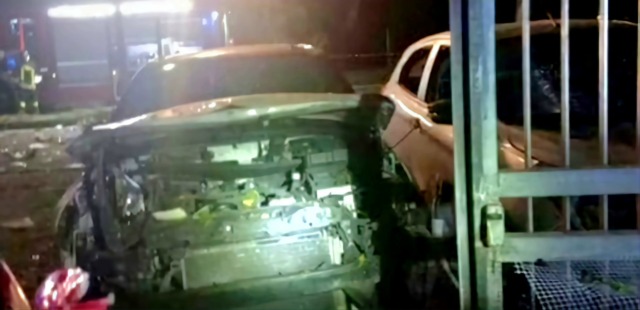 Bomba esplode e distrugge le auto di Sigfrido Ranucci e di sua figlia