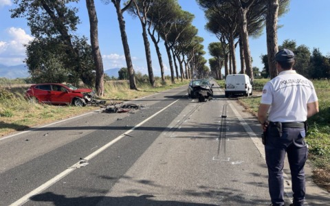Scontro sull’Appia, tre feriti. Grave una donna
