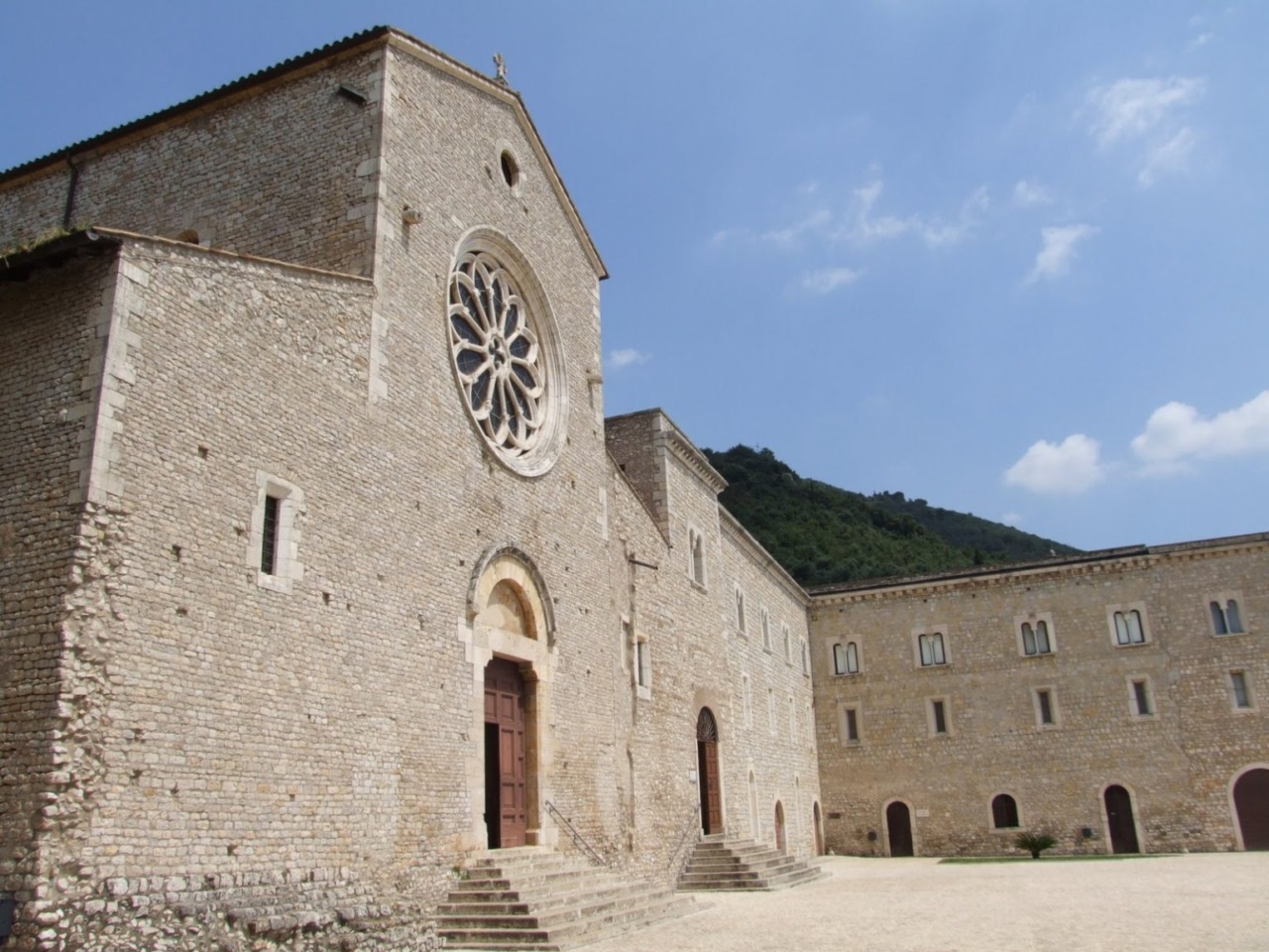 La mostra collettiva “Arte in Abbazia” per restaurare l’antico organo