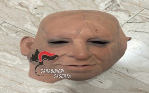 Rapina in gioielleria a Marcianise, 5 arresti