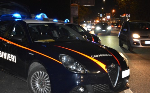 Carabinieri ostacolati durante i rilievi per un incidente stradale, quattro denunciati