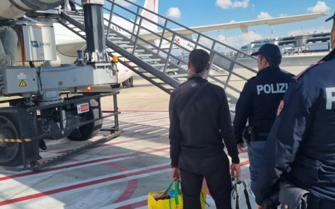 Immigrazione clandestina, eseguite due espulsioni dalla polizia