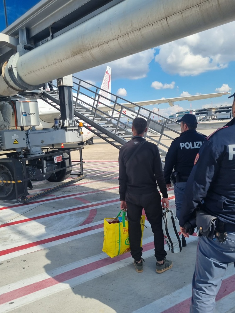Immigrazione clandestina, eseguite due espulsioni dalla polizia