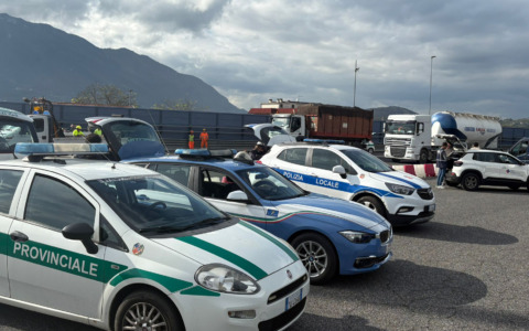 Controlli interforze su trasporti: 4 denunciati per movimentazione di amianto