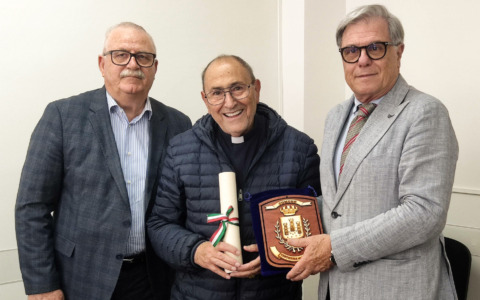 Il sindaco e la Giunta salutano don Patrizio, parroco di Santa Maria Assunta in Cielo