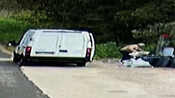 Rifiuti abbandonati nel Parco del Circeo, una denuncia