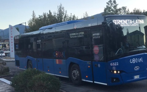 Corse degli autobus per gli studenti, l’appello del sindaco a Cotral