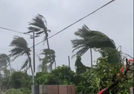 Cina: tifone Matmo si abbatte sulle regioni costiere con venti e piogge violenti