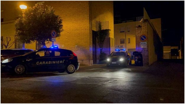 40enne trovato con un coltello e cocaina, denunciato