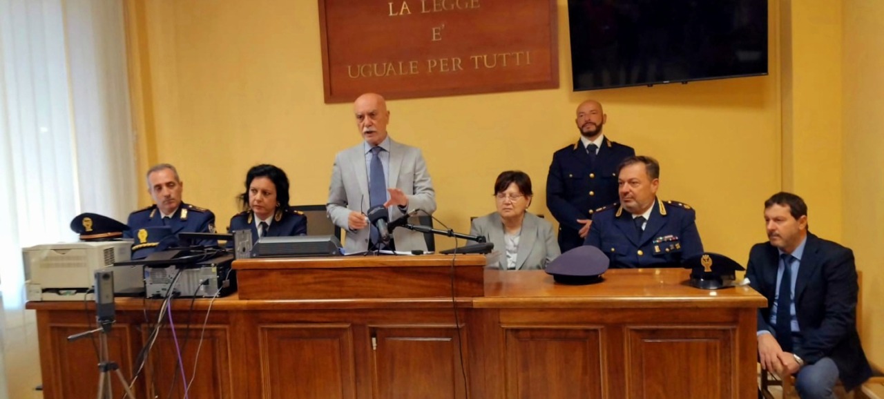 Cena e champagne gratis, arrestati per estorsione due componenti del Clan Spada. LE INTERVISTE