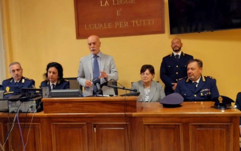 Cena e champagne gratis, arrestati per estorsione due componenti del Clan Spada. LE INTERVISTE