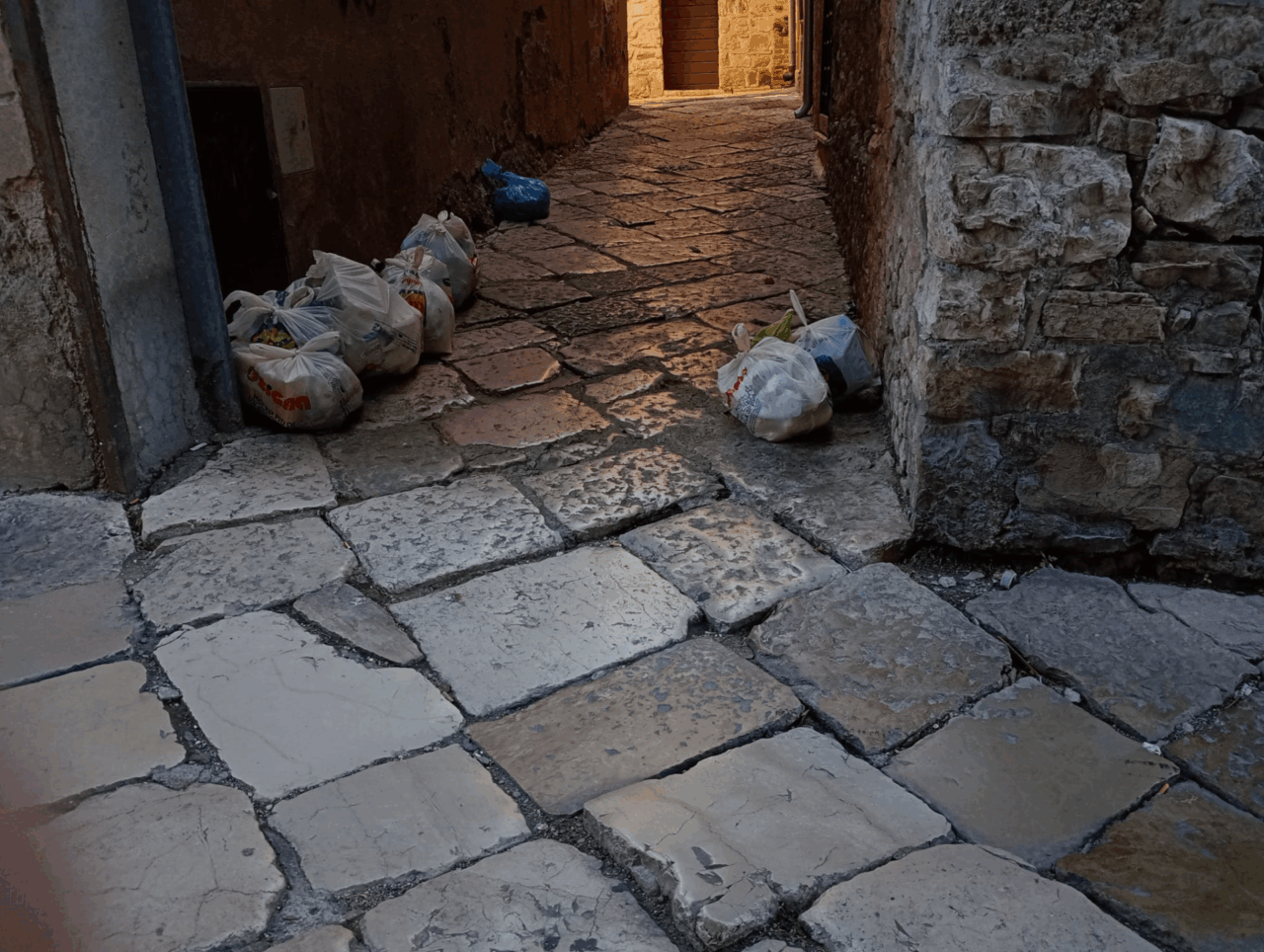 “Fondi in Azione” critica il piano rifiuti del Comune