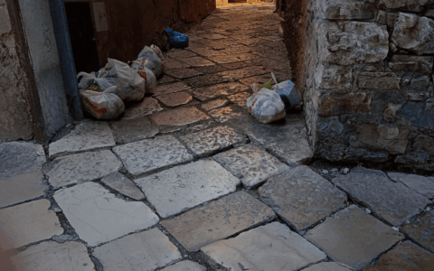 “Fondi in Azione” critica il piano rifiuti del Comune