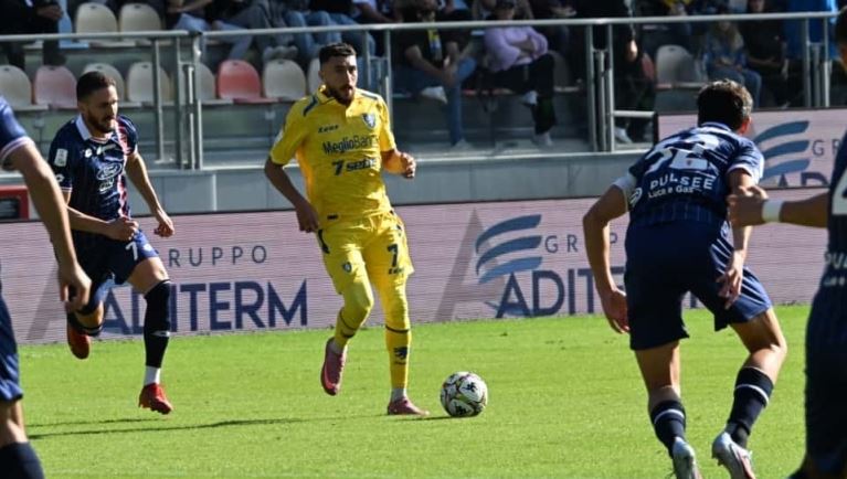 Il Frosinone perde ancora (0-1), palo di Zilli nel recupero. Allo Stirpe passa il Monza
