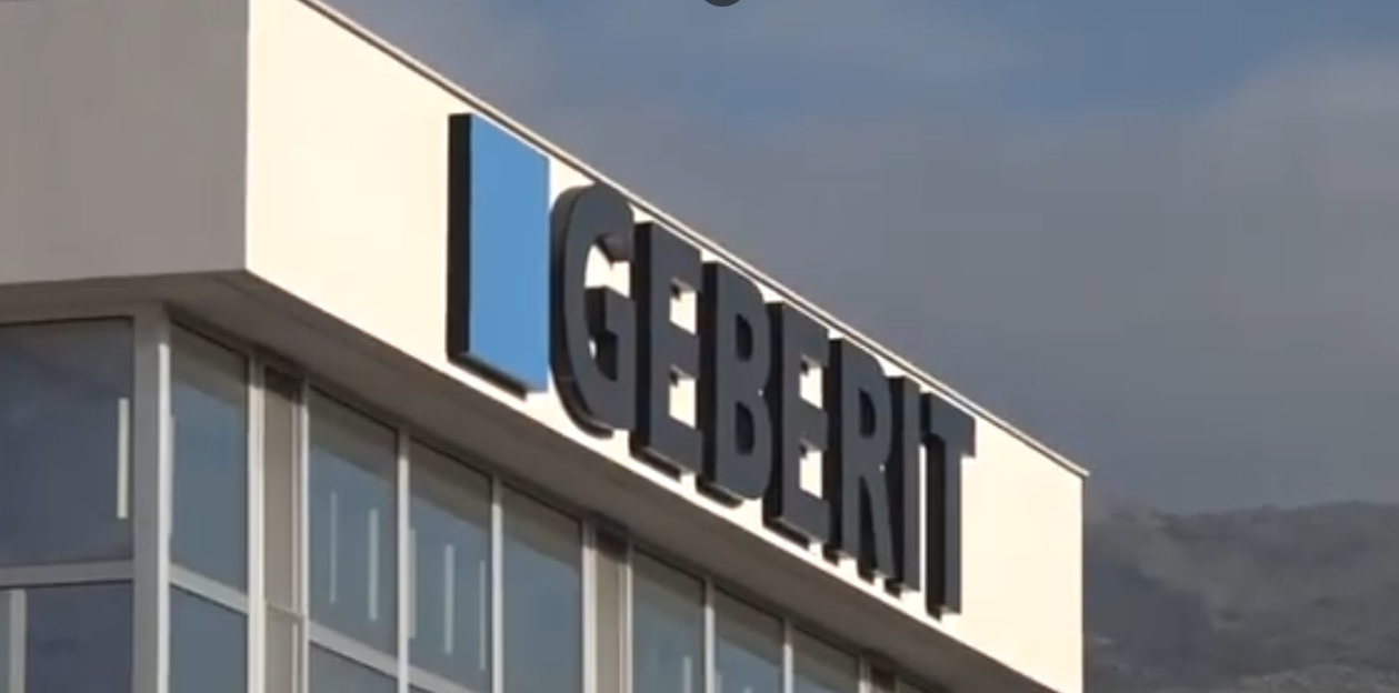 Licenziato dopo la malattia, la protesta