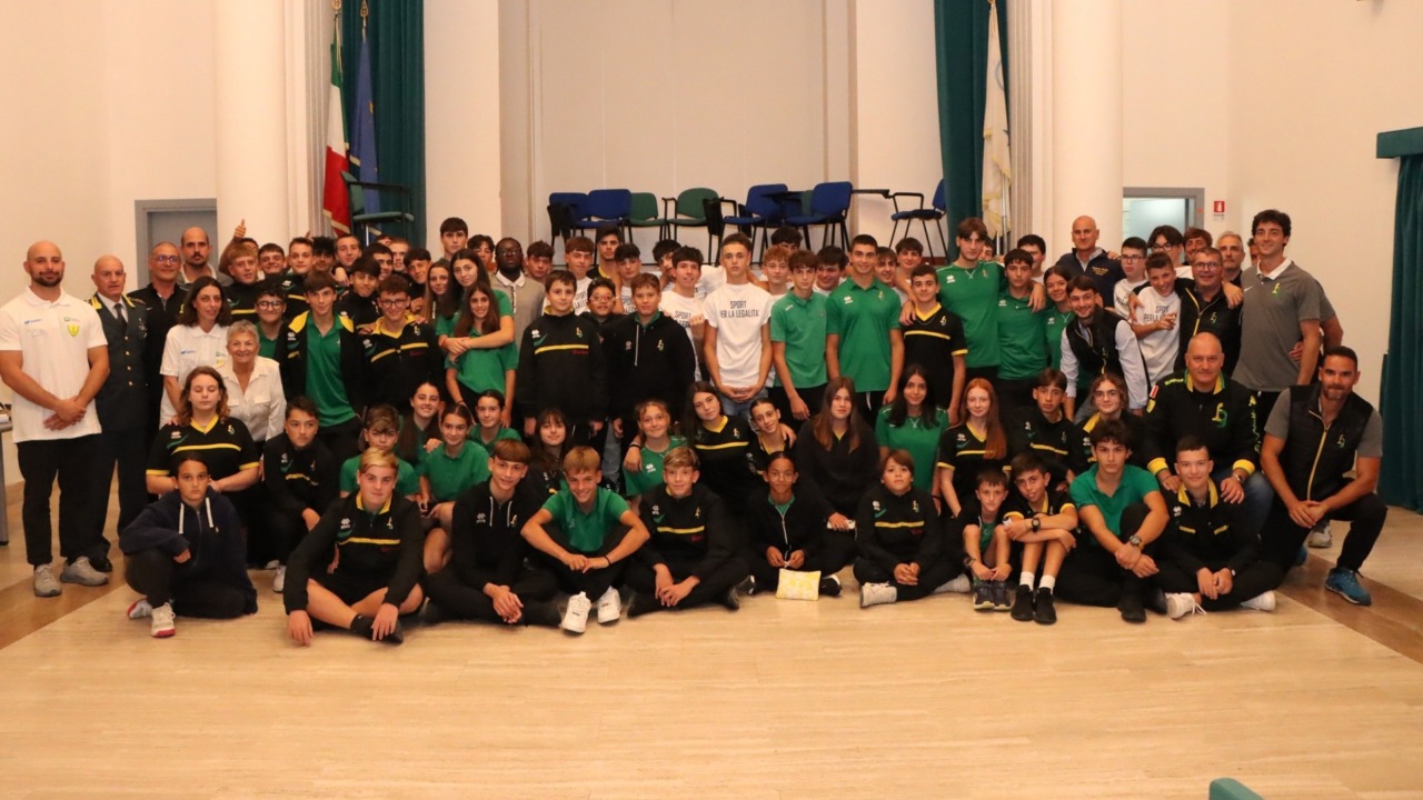 Le Fiamme Gialle salutano gli studenti di Chiavenna protagonisti del Campus