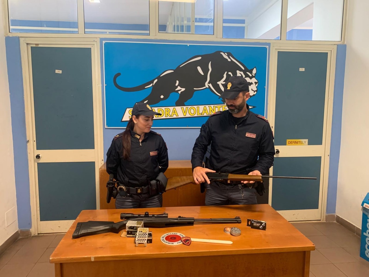 Uccidono un gatto, ma vengono scoperti da una guardia zoofila, denunciati padre e figlio