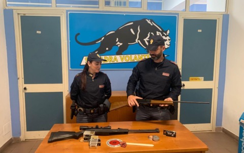 Uccidono un gatto, ma vengono scoperti da una guardia zoofila, denunciati padre e figlio