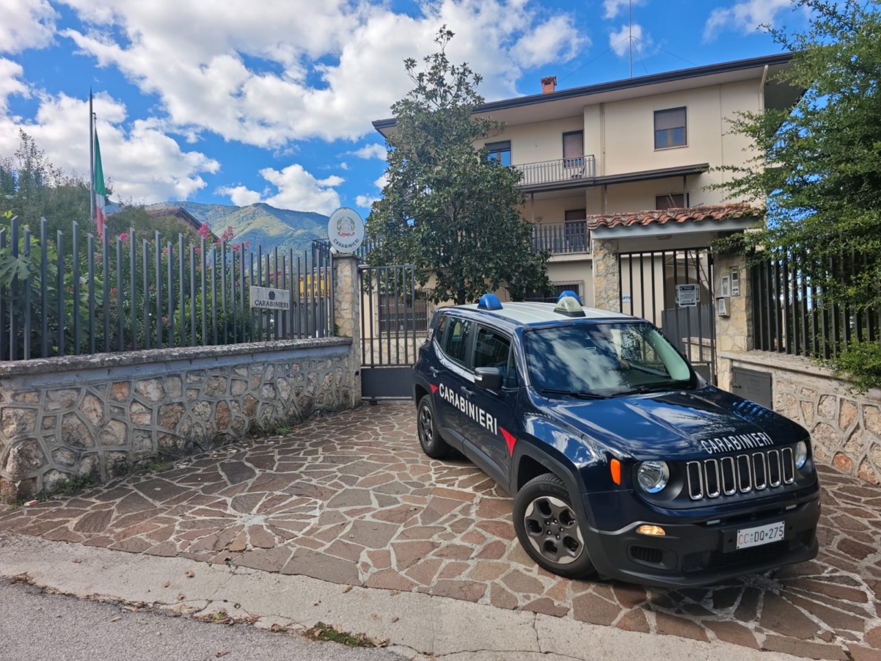 Pensionato minacciato ed aggredito, arrestato un 29enne