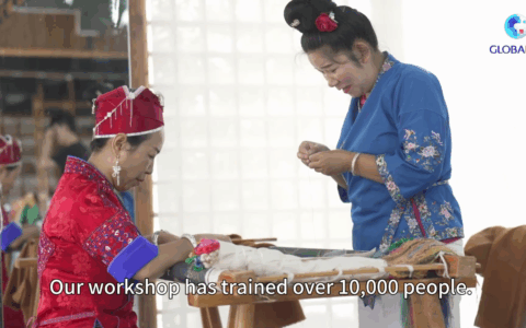 Cina: artigiana del ricamo Miao preserva la tradizione ed emancipa le donne