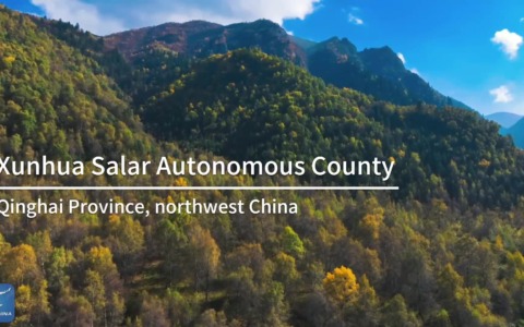 Cina: l’autunno dipinge il paesaggio del nord-ovest con tonalità vivaci