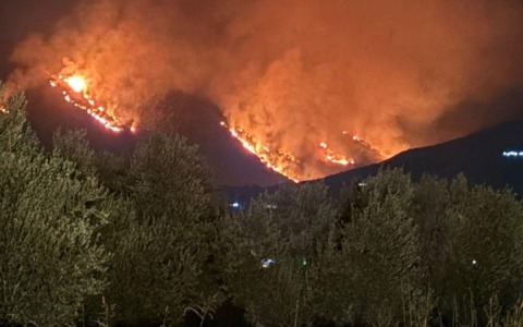 Vasto incendio sulle montagne tra Terracina e Sonnino