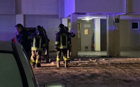 Esplosione in viale Kennedy, i residenti rientrano a casa dopo il sopralluogo