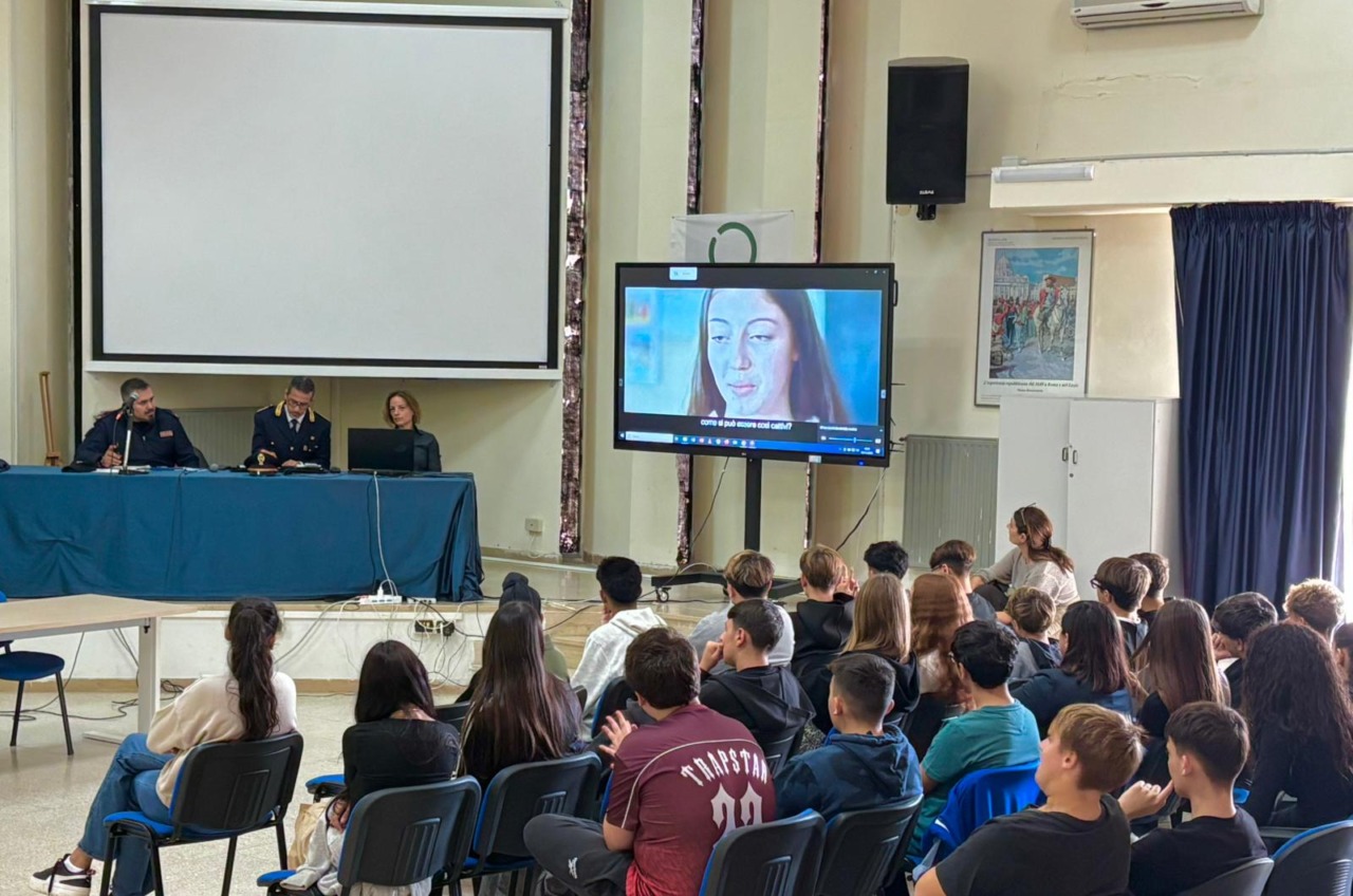 La Polizia di Stato incontra gli studenti per un progetto di educazione civica e prevenzione sociale
